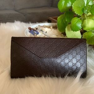 Gucci two way sunglasses case could be used as a wallet!